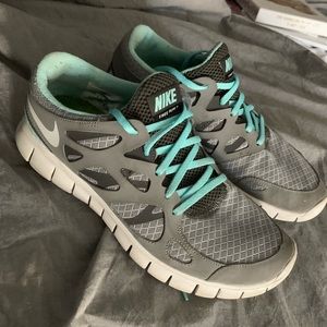 Woman’s Nike Free Run Sneakers